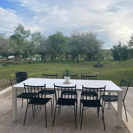 Gite A La Campagne Au Bord D'Un Lac 8 Personnes Saint-Quentin-sur-Charente Exterior photo